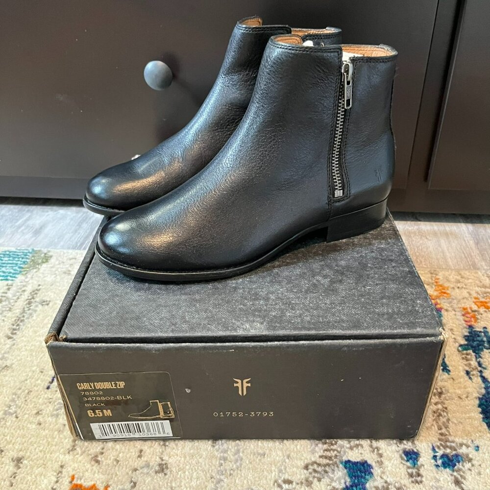 Frye Carly Double Zip Booties Ankle Boots, Black Leather, US 6.5 - New in Box!